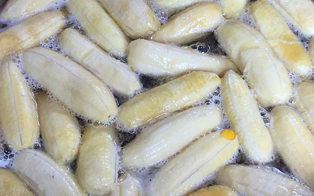 Βράσε μπανάνα και κανέλα πιες το ζουμί  λίγο πριν τον ύπνο και θα μας θυμηθείς!