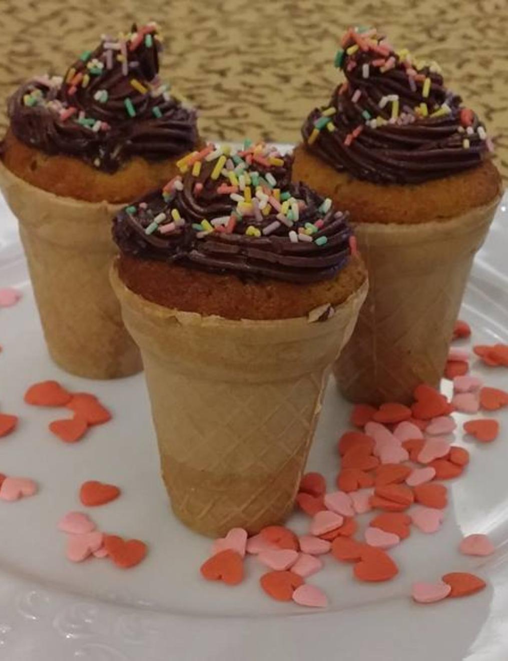 Υπέροχα νηστίσιμα κεικάκια για παιδιά από 2 έως 102 ετών.