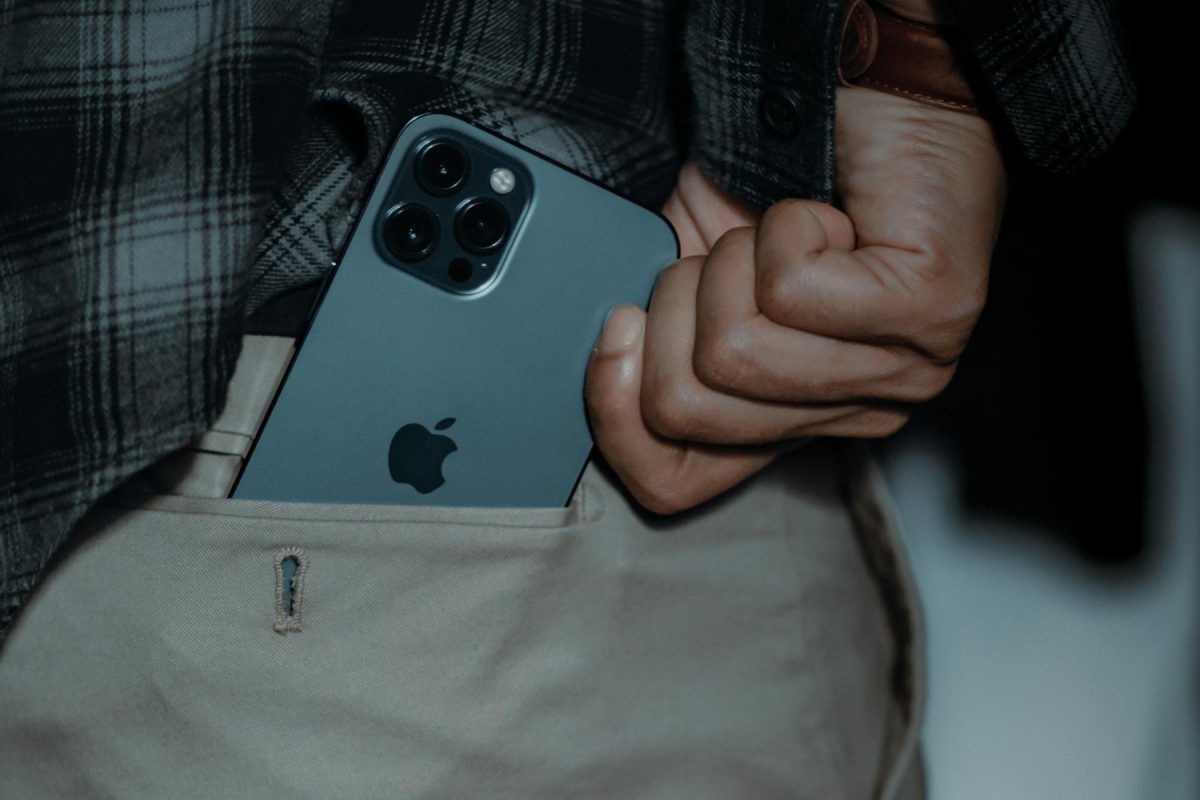 Απαγορεύεται να βάζουν το κινητό στην τσέπη οι άνδρες! Δείτε γιατί