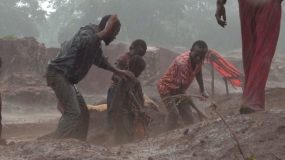 Παιδάκια επτά χρονών σκλάβοι στα «ορυχεία των smartphones»