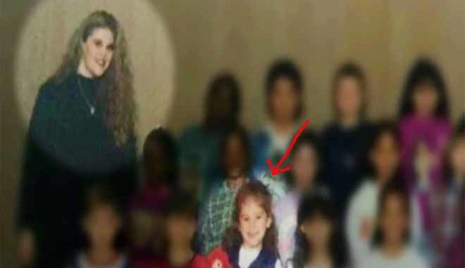 20 Χρόνια Μετά, η Δασκάλα Κοιτάει ΑΥΤΗ τη Σχολική Φωτογραφία… Σοκαρισμένη ΔΕΝ Μπορεί να Πιστέψει ΤΙ Βλέπει…!