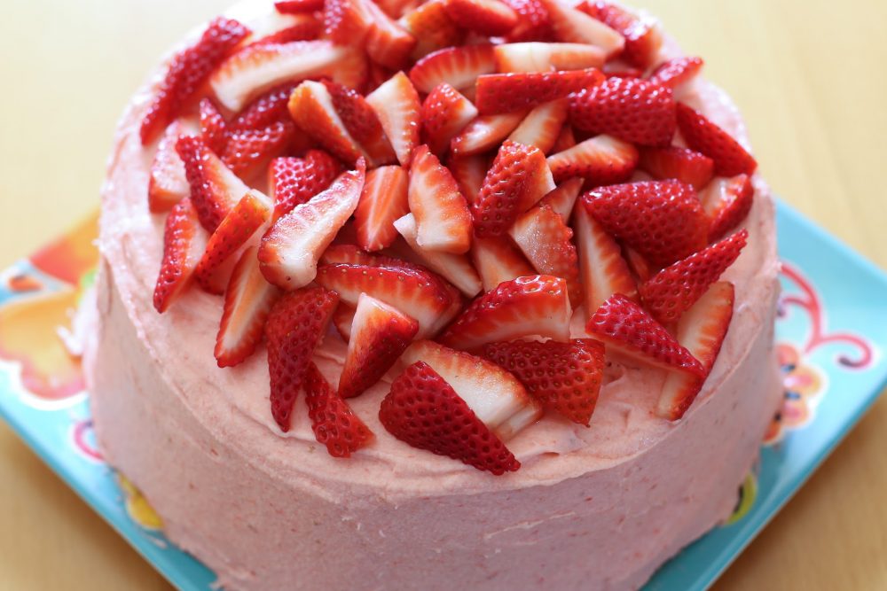 Αφράτο και γλυκό κέικ φράουλας