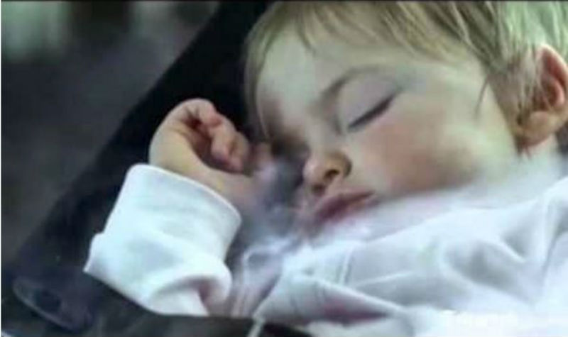Θυμηθείτε: αν καπνίζετε κοντά σε παιδιά, τα παιδιά καπνίζουν κι αυτά!