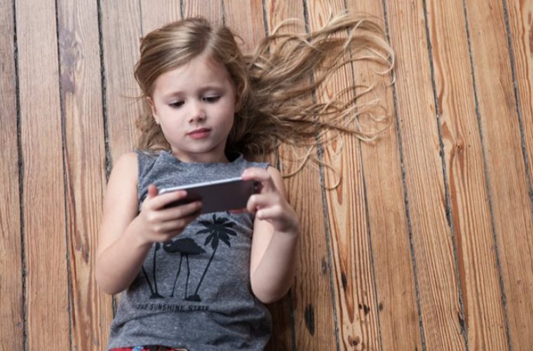Πώς επηρεάζει η ηλεκτρομαγνητική ακτινοβολία την υγεία- Όχι κινητά τηλέφωνα σε παιδιά κάτω των 12