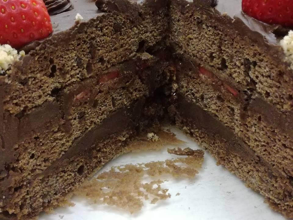 Σοκολασμένη νηστίσιμη τούρτα φράουλα ΧΩΡΙΣ ίχνος λαδιού
