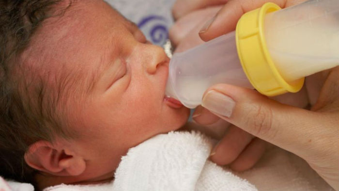 Ξέρετε πώς διαφέρει το μητρικό γάλα των πρόωρων μωρών;