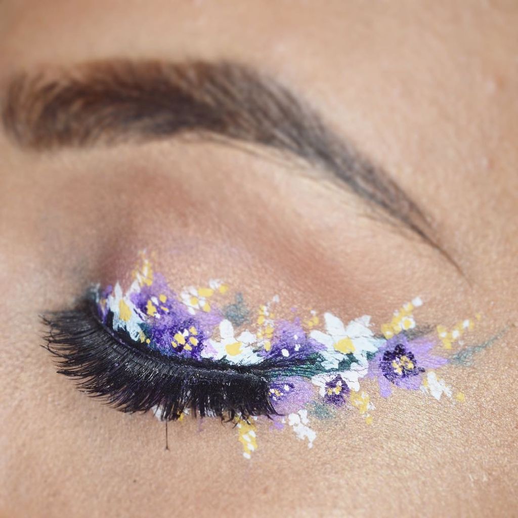 Flower Eyeliner: Αυτή είναι ξεκάθαρα η πιο ανοιξιάτικη εκδοχή του κλασικού eyeliner!