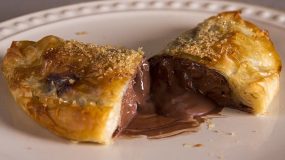 Γρήγορο calzone σοκολάτα μπανάνα του Άκη Πετρετζίκη