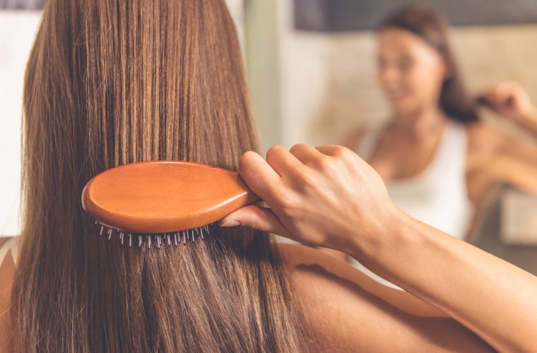 8 λόγοι για τους οποίους δεν είχες φανταστεί ότι πέφτουν τα μαλλιά σου