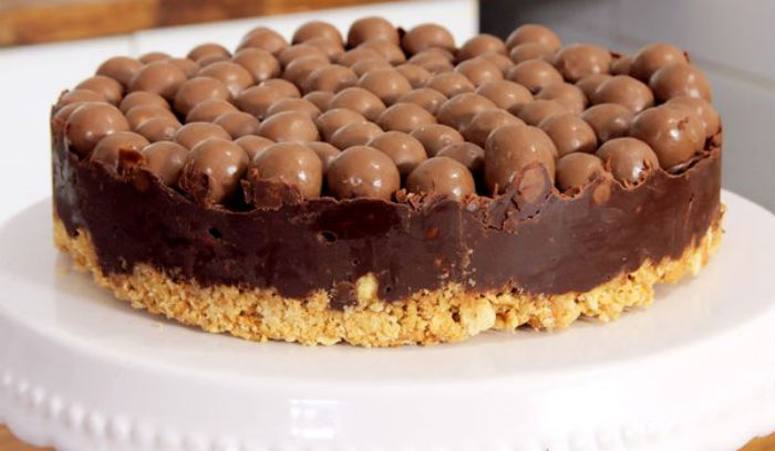 Σοκολατένια τούρτα ψυγείου με μπισκότα και Maltesers
