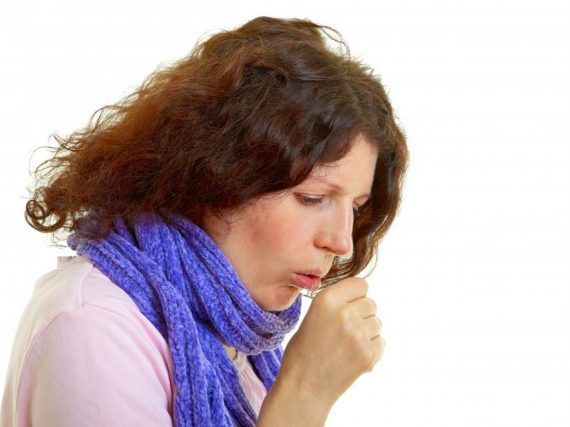 γυναίκα-που-βήχει- γυναίκα-που-βήχει-