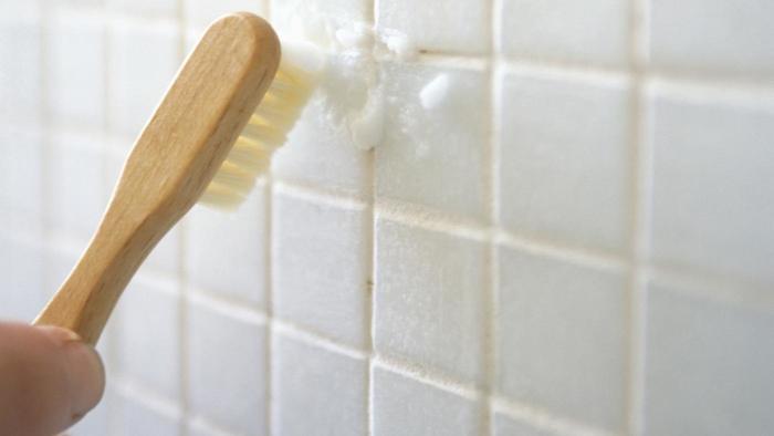 9 τρόποι για να απαλλαγείτε από τους βρώμικους αρμούς της κουζίνα σας