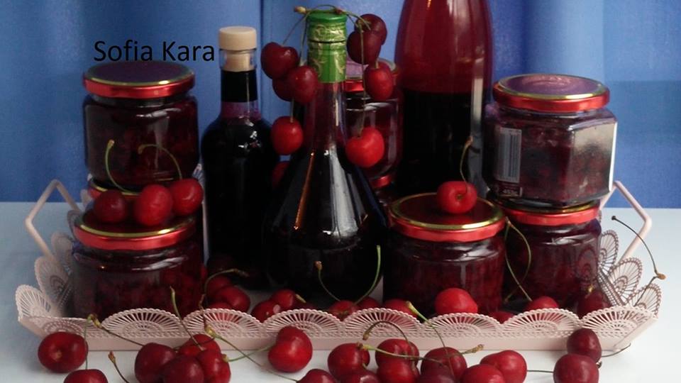 Σπιτική βυσσινάδα και βύσσινο γλυκό με στέβια Σπιτική βυσσινάδα και βύσσινο γλυκό με στέβια