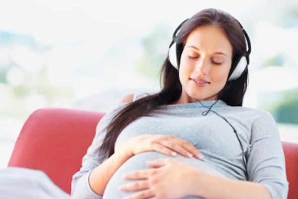 Ακοή εμβρύου. Πότε και τι μπορεί να ακούσει το μωράκι σας;