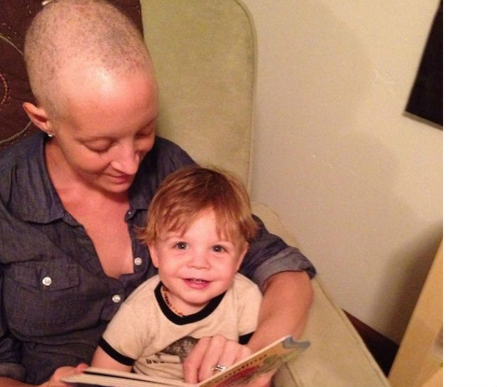 Μια μητέρα με καρκίνο εξομολογείται – «Θέλω να συνεχίσω να είμαι η μαμά του γιου μου»