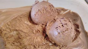Παγωτό σοκολάτα που ΔΕΝ γίνετε πέτρα στην κατάψυξη