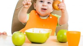 Μεγάλες αλλαγές για την κατανάλωση χυμών φρούτων από τα μωρά φέρνουν νέες οδηγίες των παιδιάτρων