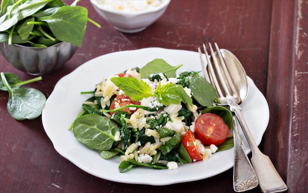 Τι μπορεί να κάνει τη σαλάτα σας πιο χορταστική και υγιεινή;