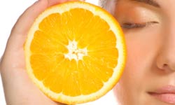 Μην ξαναπετάξετε τις φλούδες από το πορτοκάλι.. Δείτε διαφορετικές χρήσεις της που θα σας σώσουν!