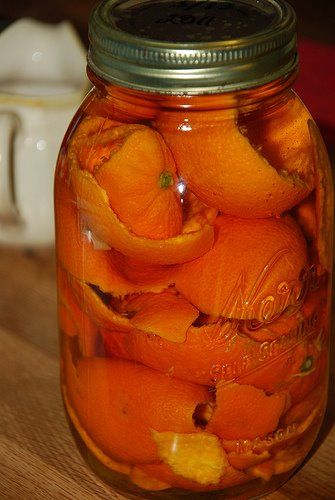 Μην ξαναπετάξετε τις φλούδες από το πορτοκάλι.. Δείτε διαφορετικές χρήσεις της που θα σας σώσουν!