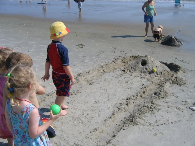 Παίζοντας με τη μαμά στην παραλία: 10 παιχνίδια στην άμμο