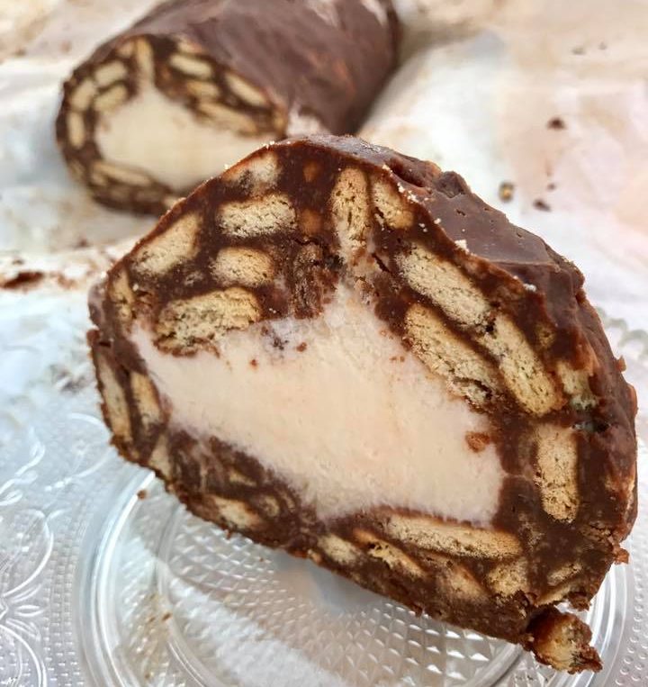 Μωσαϊκό (κορμός σοκολάτας) γεμιστό με παγωτό βανίλια
