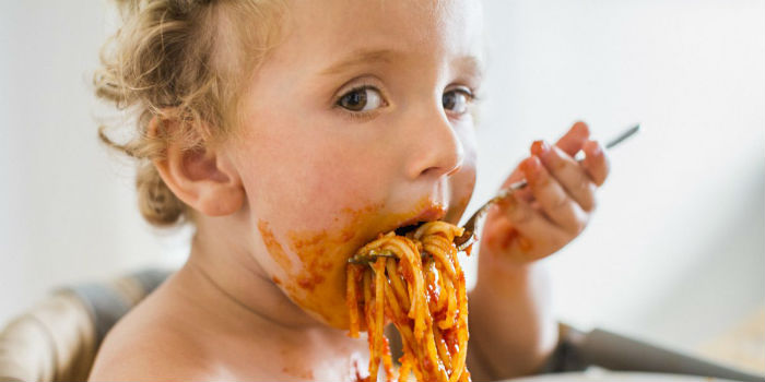 “Σταμάτα να τρως τόσο!” – Εσείς τι σχόλια κάνετε για τη διατροφή και το σώμα του παιδιού σας;