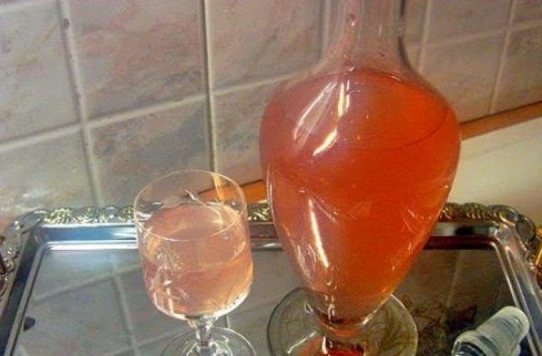 Δροσερό σπιτικό λικέρ σταφύλι! Δροσερό σπιτικό λικέρ σταφύλι!