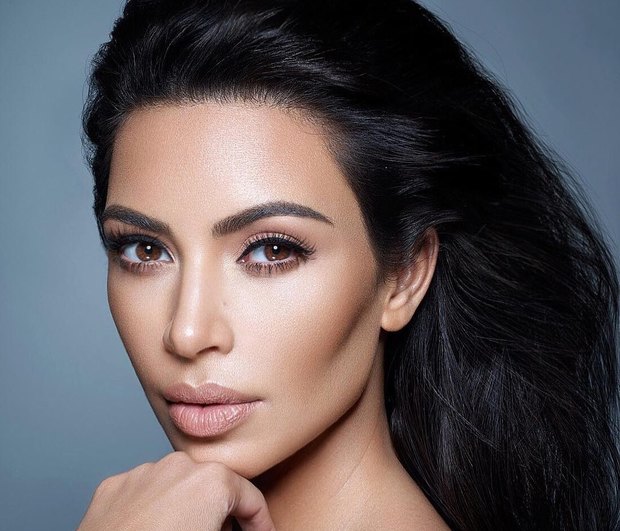 Το «σωτήριο» κόλπο της Kim Kardashian για να βγάλει τους λεκέδες μακιγιάζ από τα ρούχα της