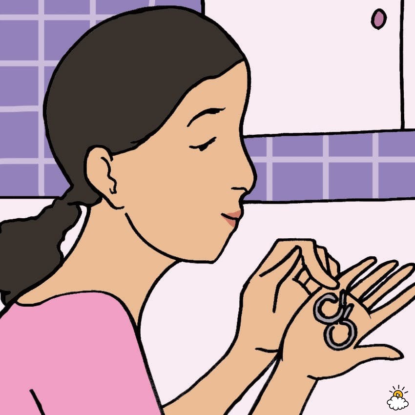 Πως να καθαρίσετε τα σκουλαρίκια σας εύκολα στο σπίτι;