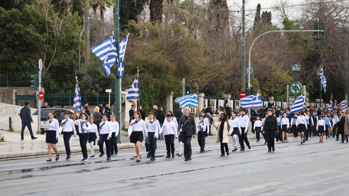 Εγώ πάντως στις παρελάσεις κλαίω