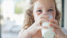 9 τρόποι για να πιεί το παιδί σας γάλα
