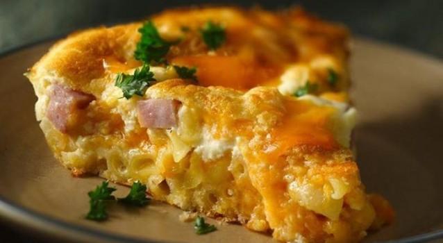 Πίτα με Μακαρονάκι κοφτό, ζαμπόν και τυρί που θα σας ενθουσιασει!
