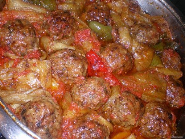 Το παραδοσιακό σπετσοφάι με κεφτέδες και όχι με λουκάνικα όπως συνηθίζεται. Το παραδοσιακό σπετσοφάι με κεφτέδες και όχι με λουκάνικα όπως συνηθίζεται.
