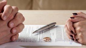 5 παράγοντες που ποτέ δεν φανταζόσουν ότι αυξάνουν τις πιθανότητες διαζυγίου σε ένα γάμο, σύμφωνα με την επιστήμη