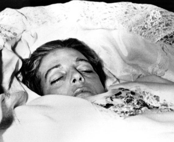 Η κατάρα των Ωνάσηδων: Τι συνέβη τη νύχτα που η Χριστίνα Ωνάση βρέθηκε νεκρή στη μπανιέρα της (εικόνες)