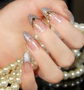 39 μοναδικές γιορτινές ιδέες για γαλλικό μανικιούρ!