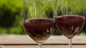 13 λόγοι για να πιείτε ένα ποτήρι κόκκινο κρασί!Ο πέμπτος θα σας ενθουσιάσει