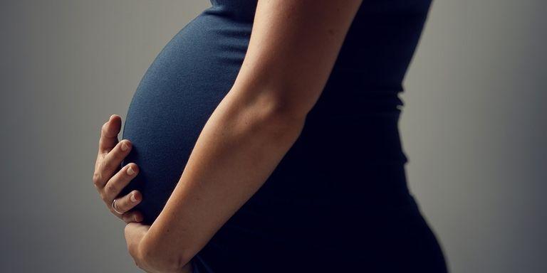 Αυτή η παρένθετη μητέρα έμεινε έγκυος ενώ κυοφορούσε το παιδί ενός άλλου ζευγαριού