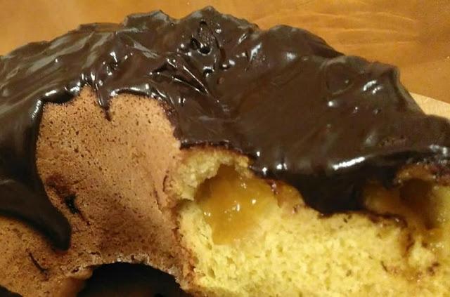 Κέικ με μαρμελάδα βερίκοκο & γλάσο σοκολάτας !!!