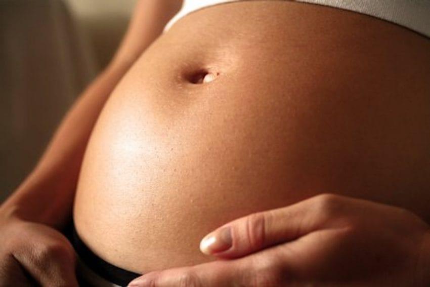 Τα 'εμβρυα ξοδεύουν το 95% του χρόνου τους κοιμώντας μέσα στην κοιλιά χωρίς να έχουν ιδέα τι κάνει η μαμά