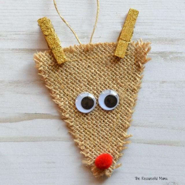 1. Εύκολες Χριστουγεννιάτικες χειροτεχνίες για παιδιά :Στολίδι τάρανδος, φτιαγμένος από λινάτσα