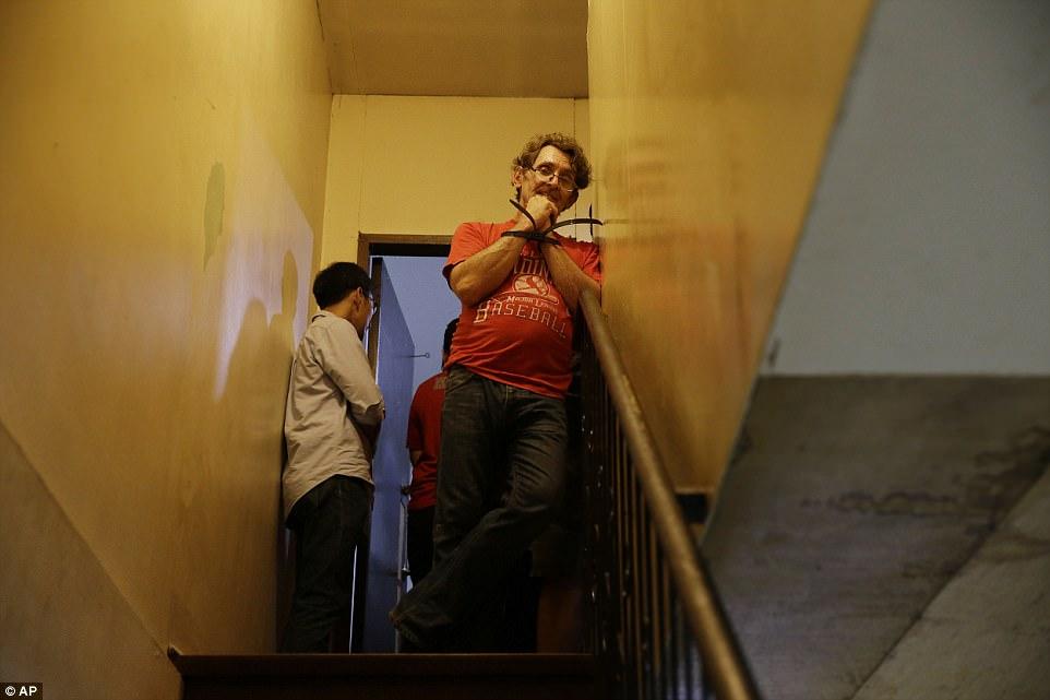 Σοκαριστικές εικόνες που μέσα από το σπίτι ενός παιδόφιλοu 14 παιδοφιλος σπιτι12