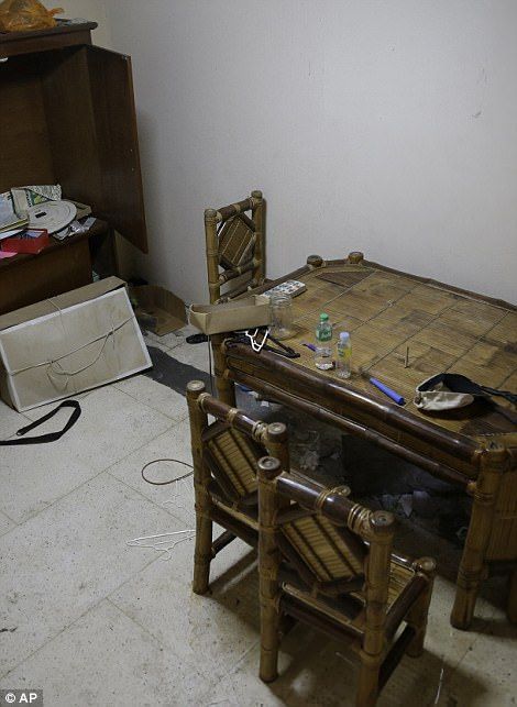 Σοκαριστικές εικόνες που μέσα από το σπίτι ενός παιδόφιλοu 17 παιδοφιλος σπιτι18