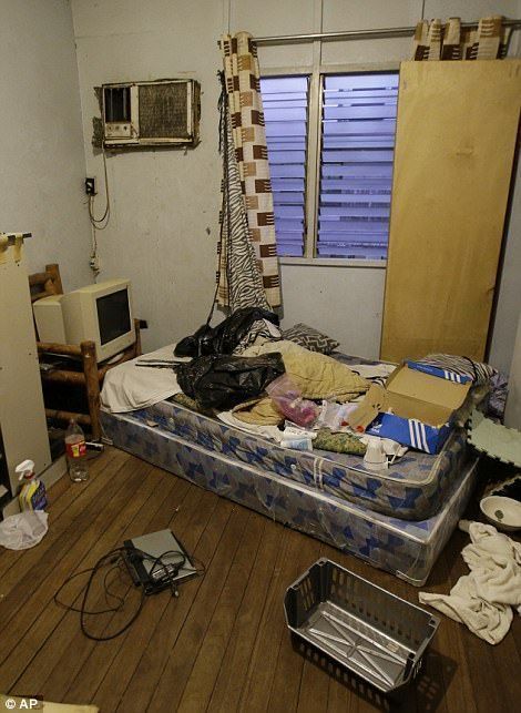 Σοκαριστικές εικόνες που μέσα από το σπίτι ενός παιδόφιλοu 24 παιδοφιλος σπιτι26
