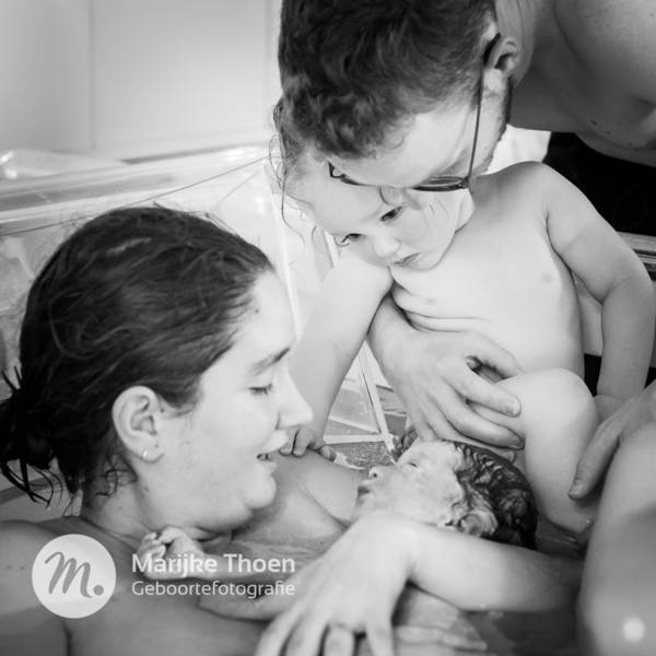 Η συγκλονιστική φωτογραφία όπου τα αδέρφια συναντήθηκαν για πρώτη φορά 3 φωτογραφια αδερφια2