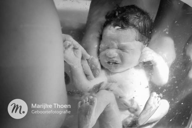Η συγκλονιστική φωτογραφία όπου τα αδέρφια συναντήθηκαν για πρώτη φορά 4 φωτογραφια αδερφια3