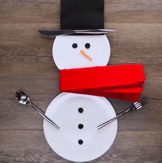 5 τέλειες ιδέες για χριστουγεννιάτικη διακόσμηση με καλαμάκια, μια κρεμάστρα και άλλα υλικά που όλες έχετε στο σπίτι σας! (vid)