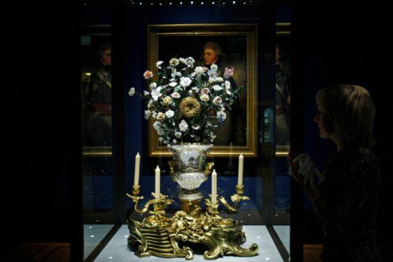 Ετσι είναι το παλάτι του Μπάκιγχαμ: 775 δωμάτια, χρυσό, φλύαρη πολυτελής διακόσμηση, μυστικές πόρτες! (εικόνες)