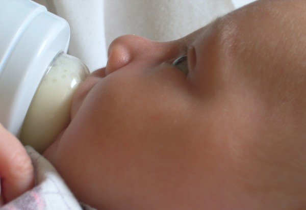 Ανησυχία για μολυσμένο βρεφικό γάλα στην Ελλάδα - Τι λέει η εταιρεία που διακινεί τα Frezylac Δείτε τους κωδικούς απο τις  παρτίδες